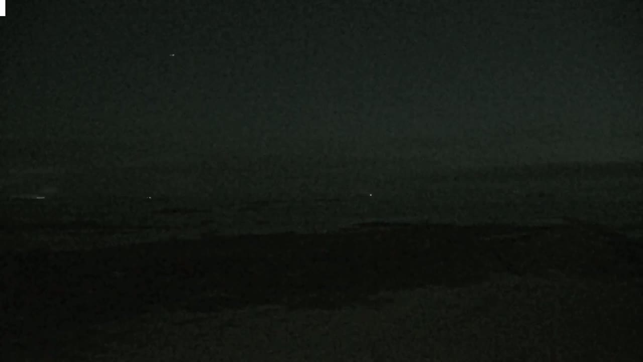 Plouescat Beach Line & City PTZ Live Cam - Morlaix, Finistère, Bretagne, France