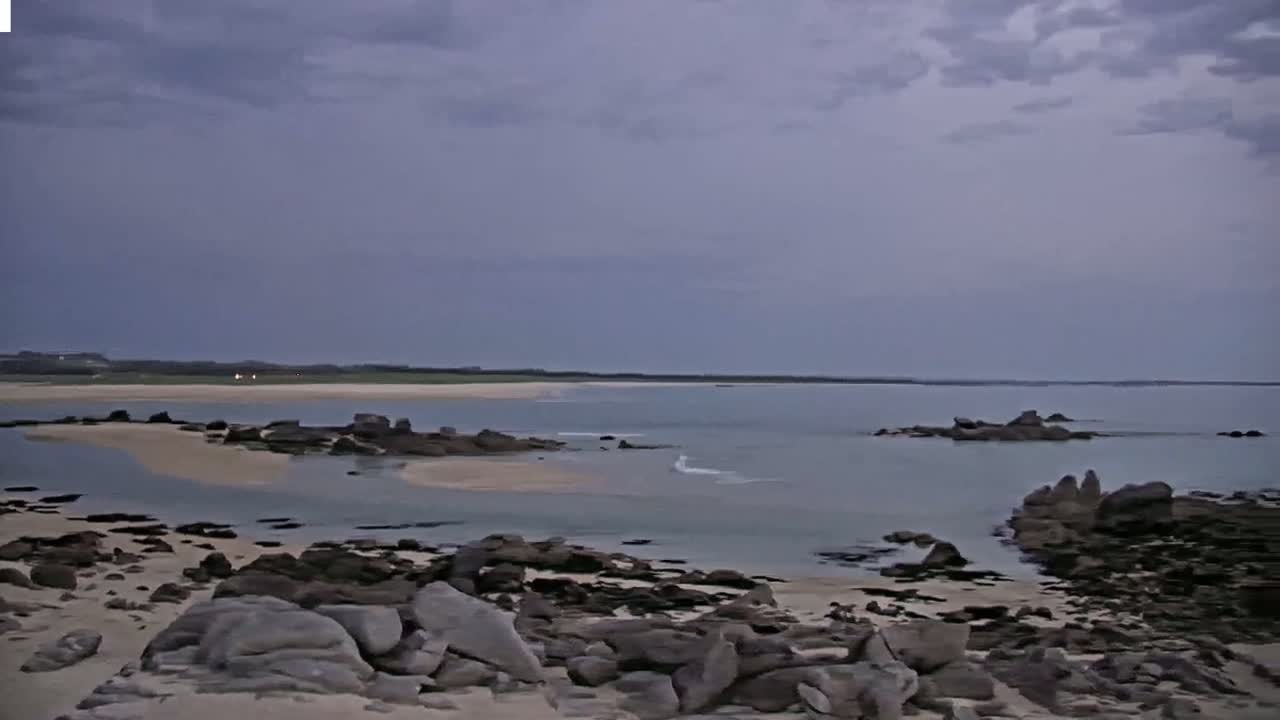 Plouescat Beach Line & City PTZ Live Cam - Morlaix, Finistère, Bretagne, France