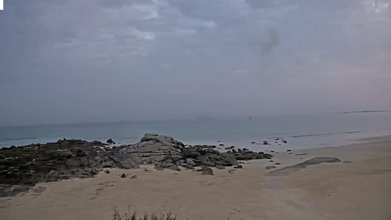 Plouescat Beach Line & City PTZ Live Cam - Morlaix, Finistère, Bretagne, France