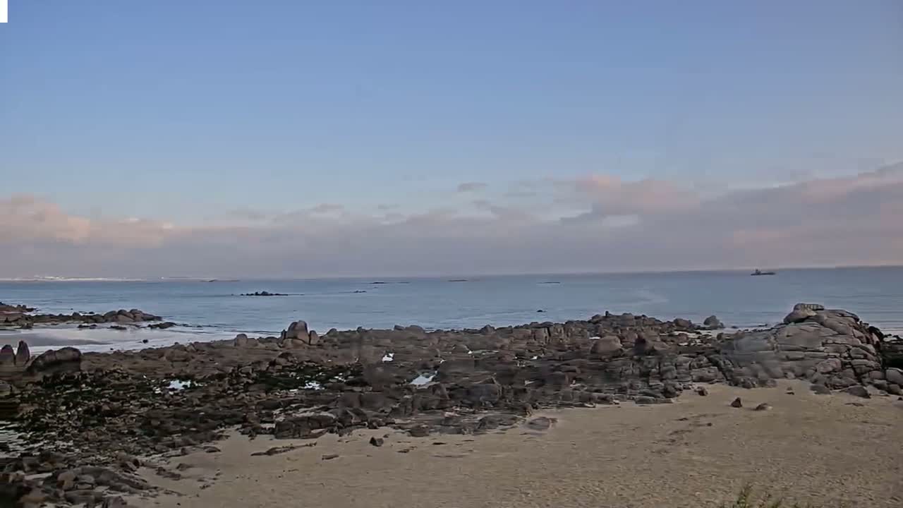 Plouescat Beach Line & City PTZ Live Cam - Morlaix, Finistère, Bretagne, France