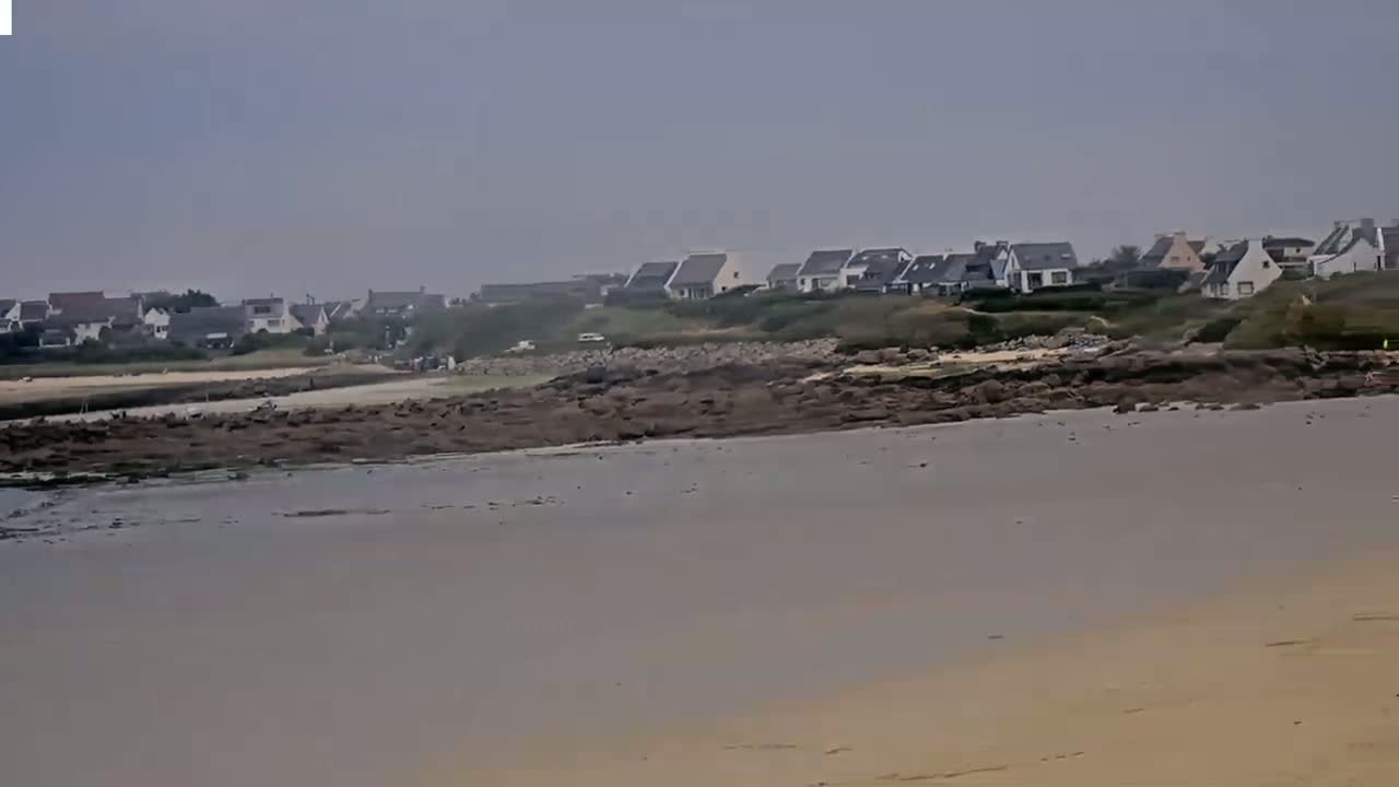 Plouescat Beach Line & City PTZ Live Cam - Morlaix, Finistère, Bretagne, France