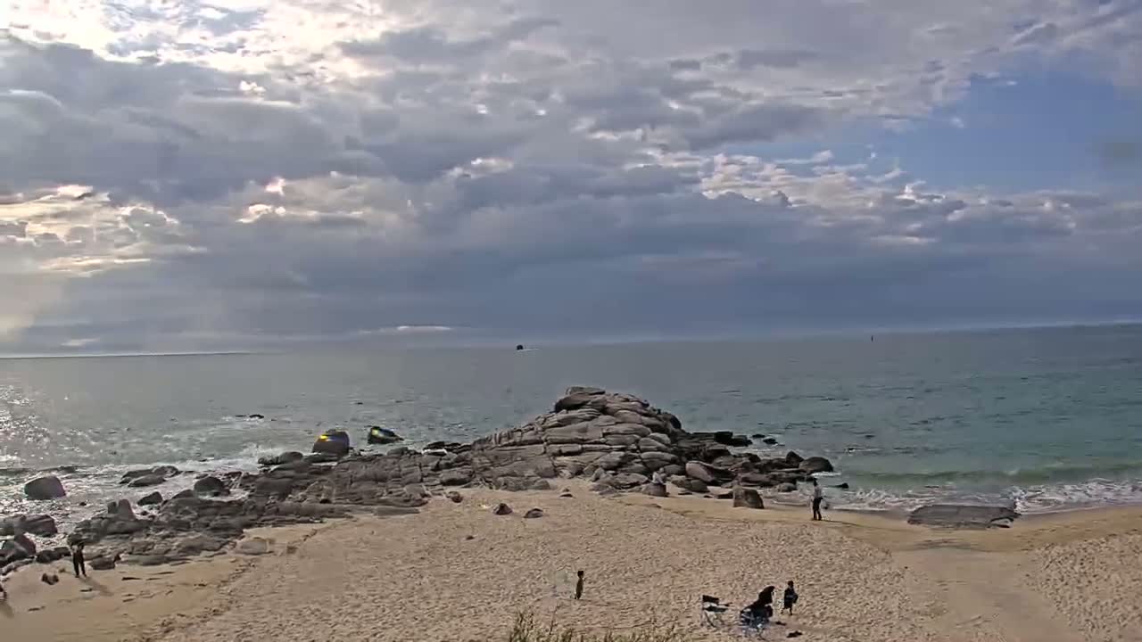 Plouescat Beach Line & City PTZ Live Cam - Morlaix, Finistère, Bretagne, France