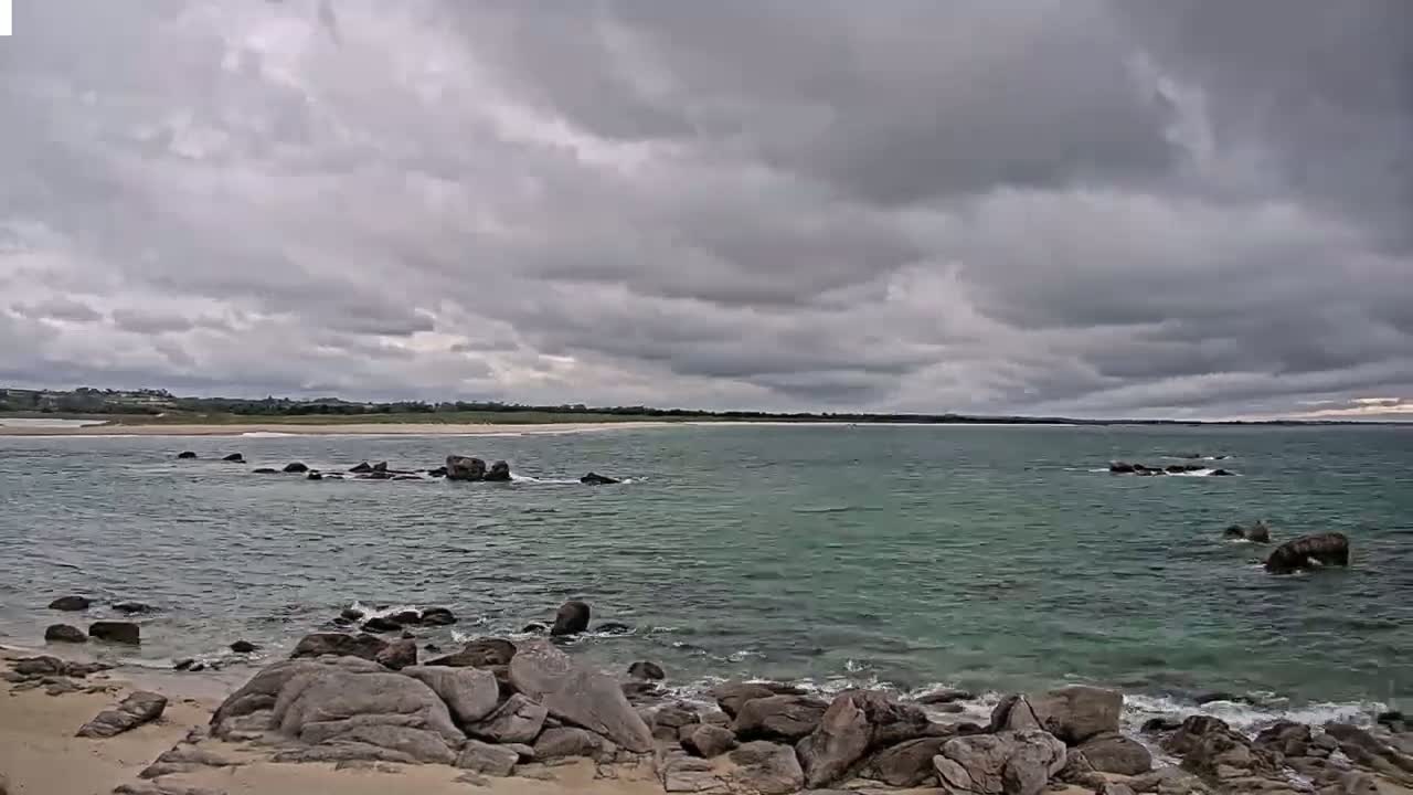 Plouescat Beach Line & City PTZ Live Cam - Morlaix, Finistère, Bretagne, France