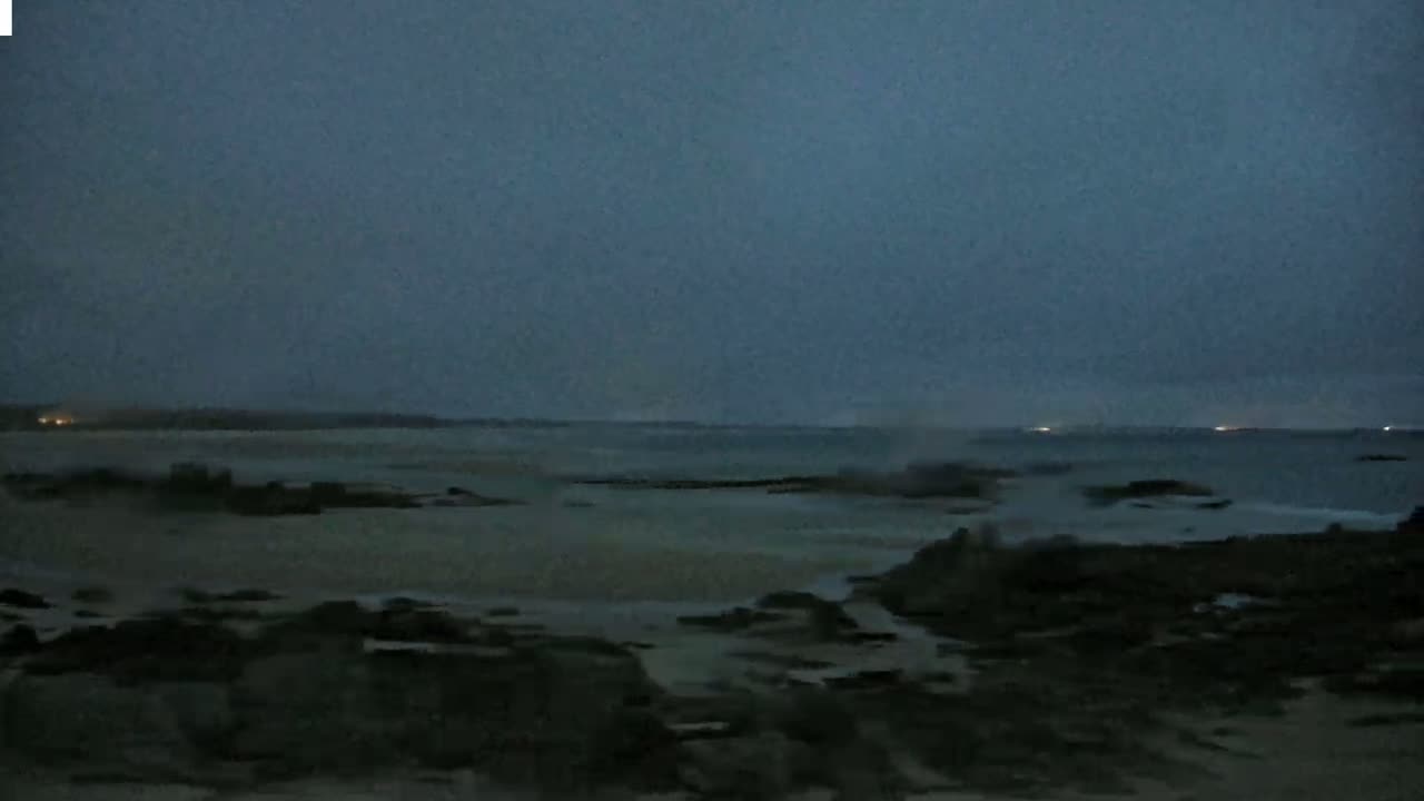 Plouescat Beach Line & City PTZ Live Cam - Morlaix, Finistère, Bretagne, France