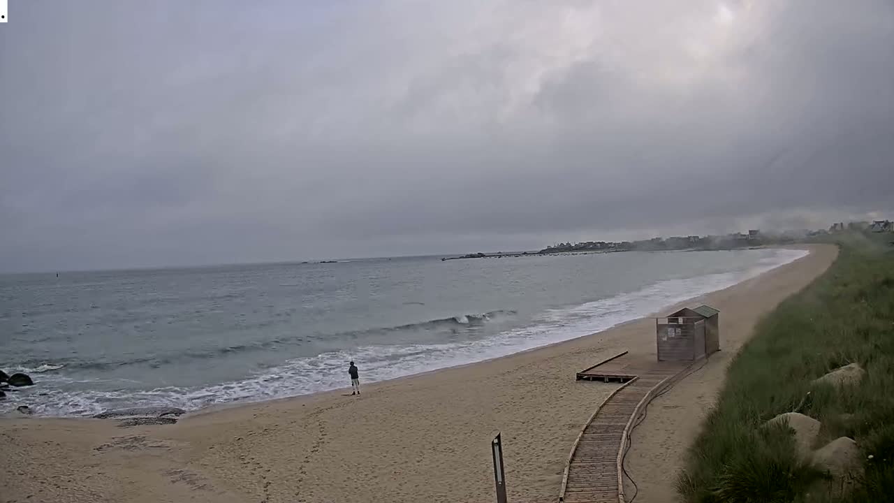 Plouescat Beach Line & City PTZ Live Cam - Morlaix, Finistère, Bretagne, France