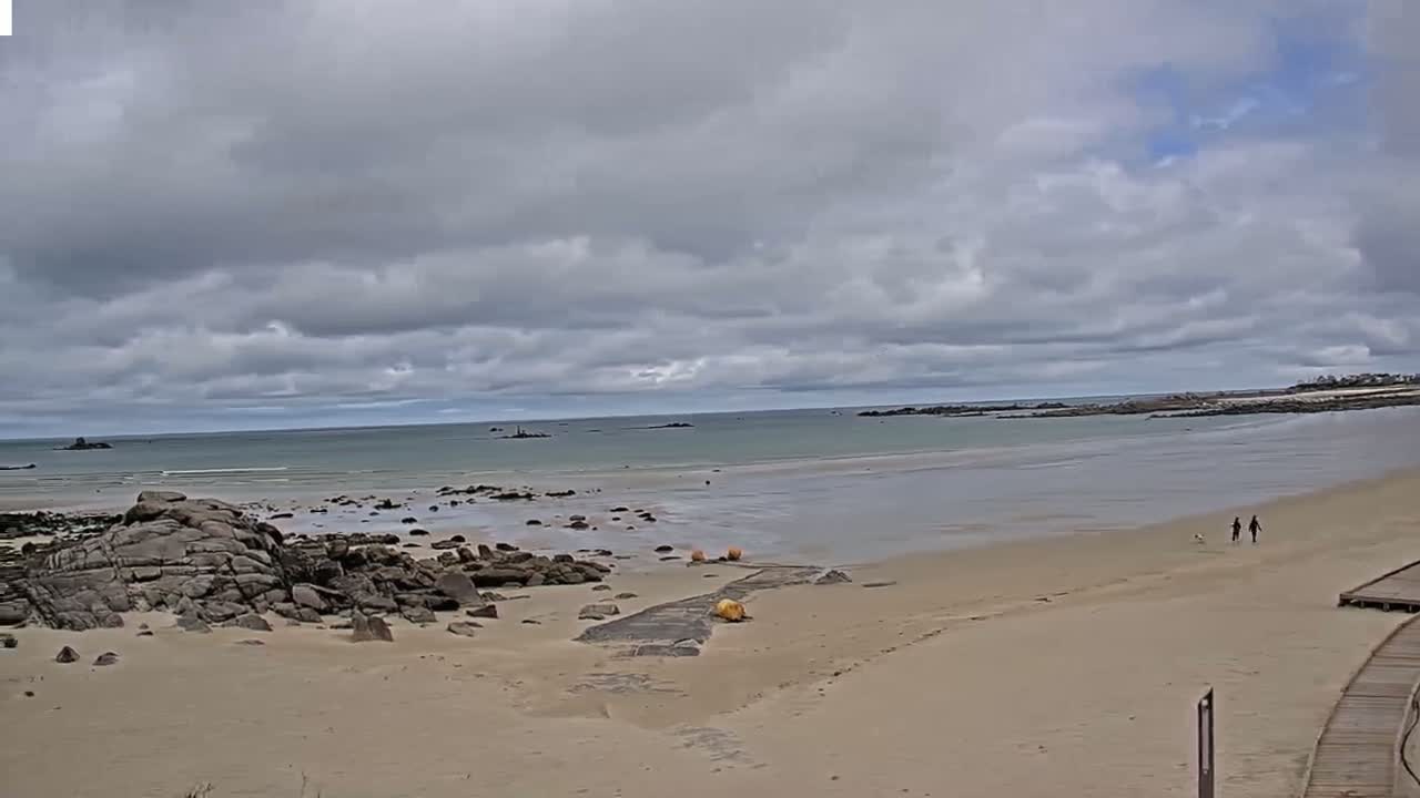 Plouescat Beach Line & City PTZ Live Cam - Morlaix, Finistère, Bretagne, France