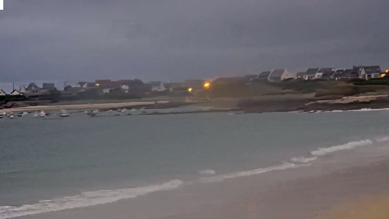 Plouescat Beach Line & City PTZ Live Cam - Morlaix, Finistère, Bretagne, France