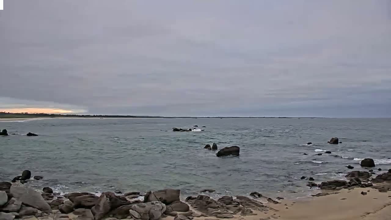 Plouescat Beach Line & City PTZ Live Cam - Morlaix, Finistère, Bretagne, France