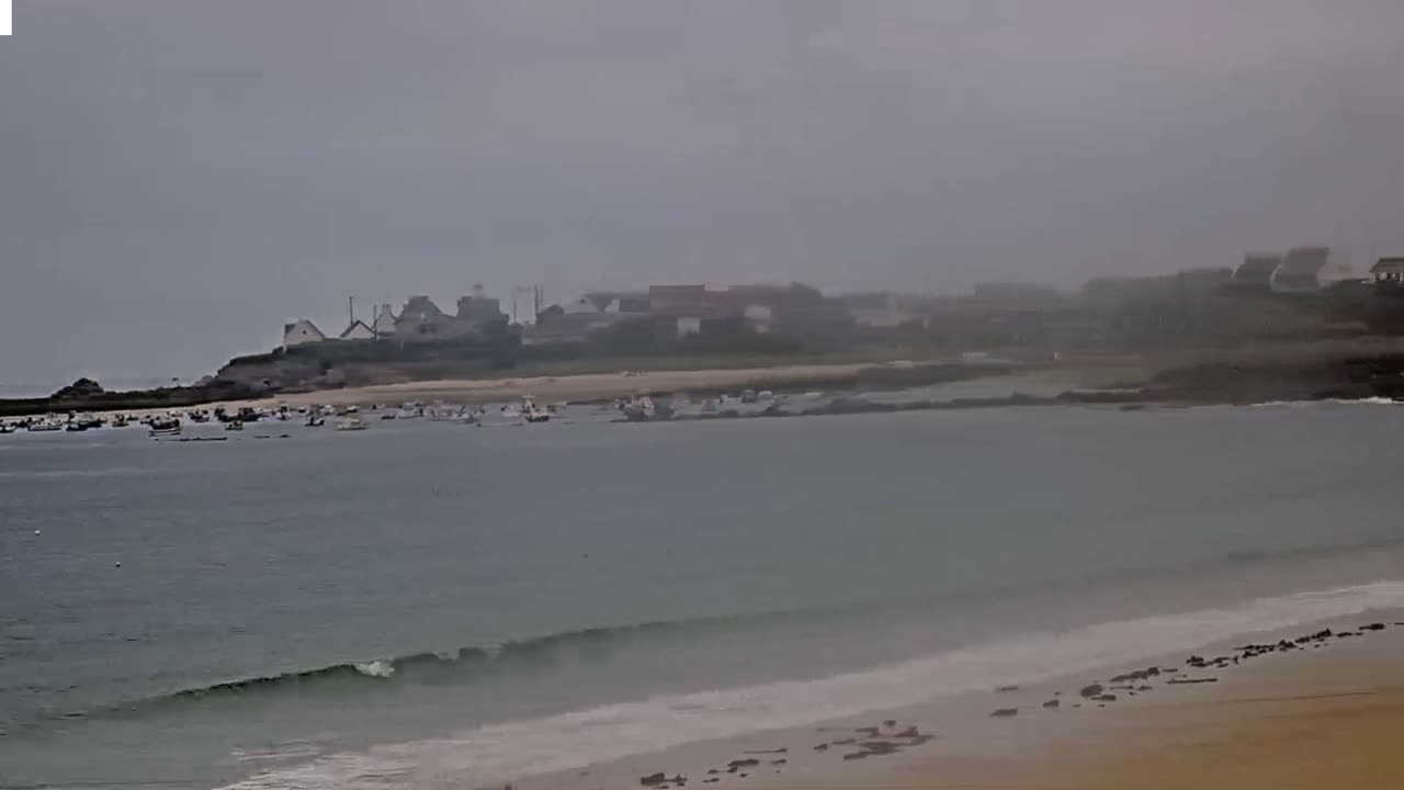 Plouescat Beach Line & City PTZ Live Cam - Morlaix, Finistère, Bretagne, France