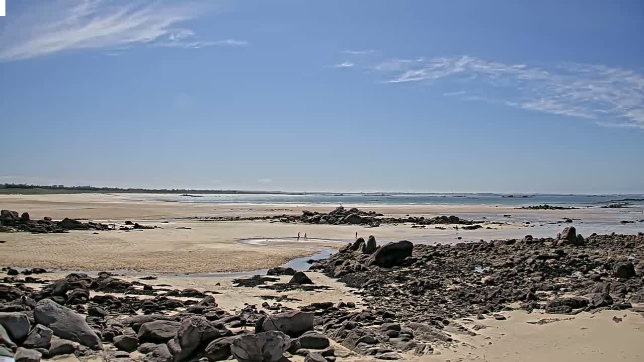 Plouescat Beach Line & City PTZ Live Cam - Morlaix, Finistère, Bretagne, France
