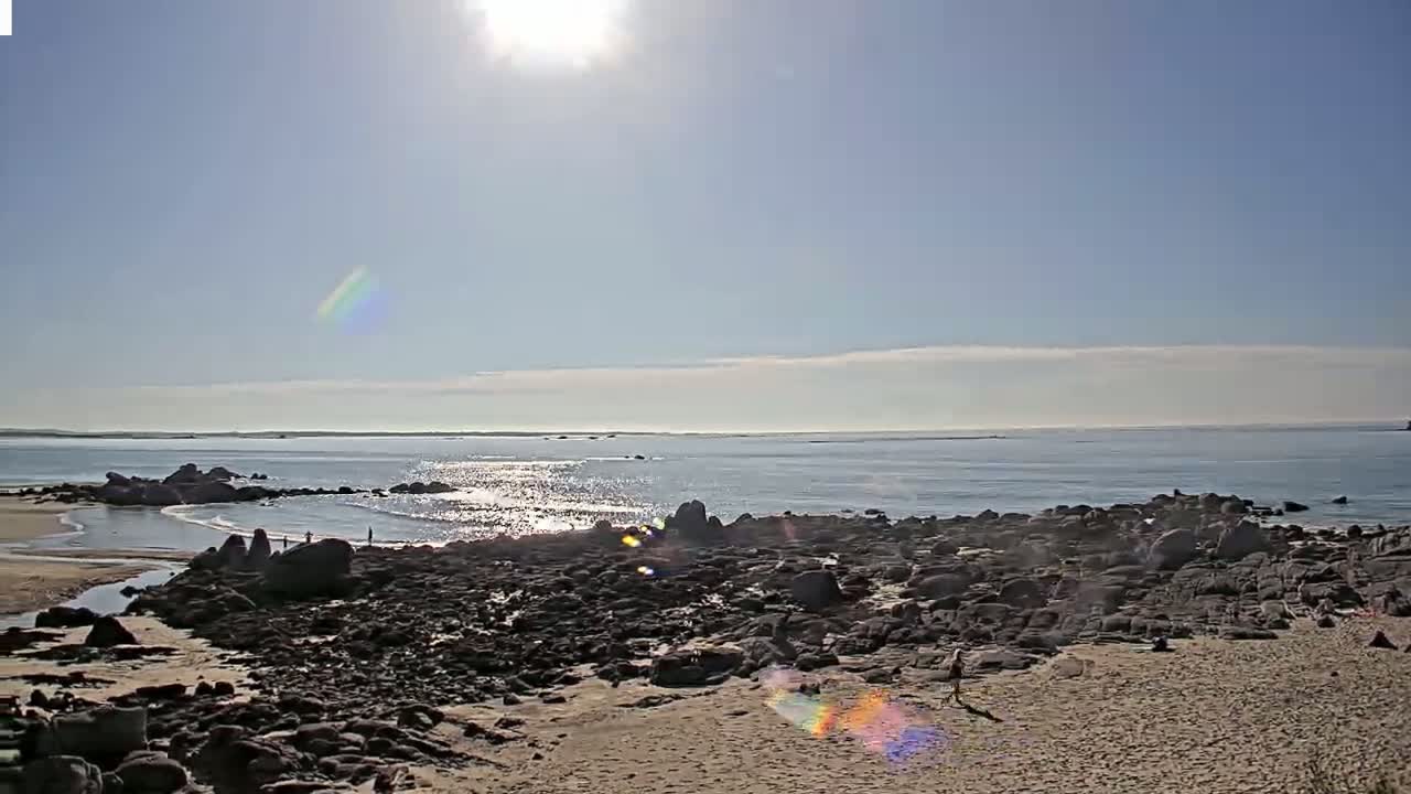 Plouescat Beach Line & City PTZ Live Cam - Morlaix, Finistère, Bretagne, France