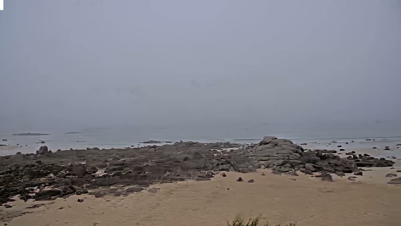 Plouescat Beach Line & City PTZ Live Cam - Morlaix, Finistère, Bretagne, France