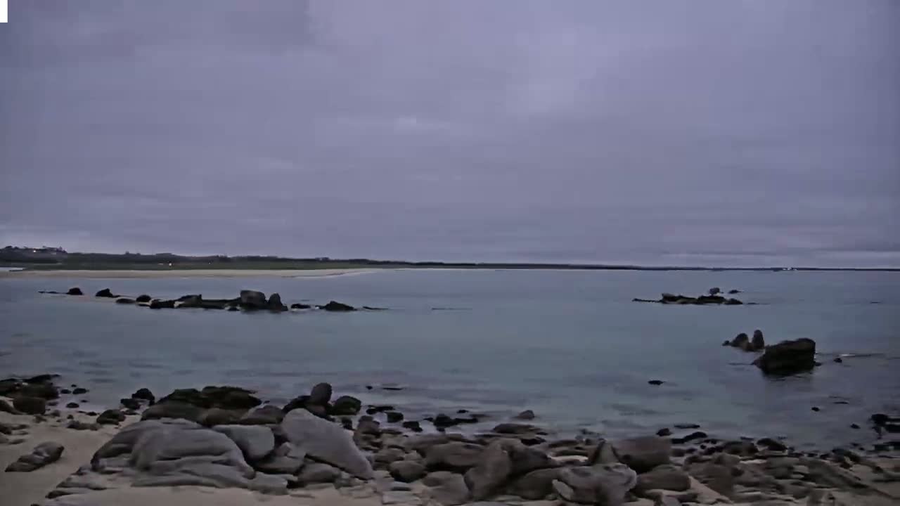 Plouescat Beach Line & City PTZ Live Cam - Morlaix, Finistère, Bretagne, France