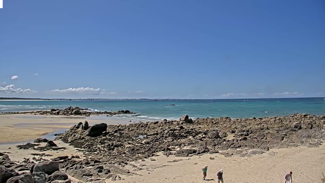 Plouescat Beach Line & City PTZ Live Cam - Morlaix, Finistère, Bretagne, France