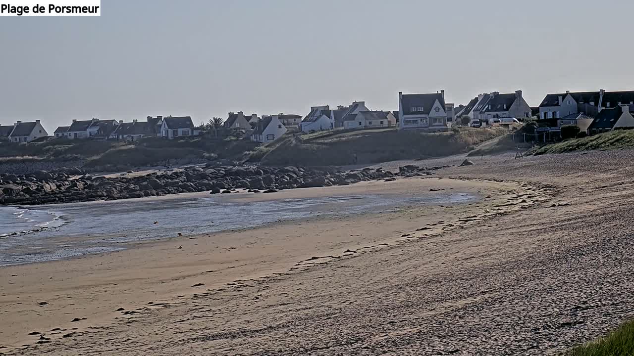 Plouescat Beach Line & City PTZ Live Cam - Morlaix, Finistère, Bretagne, France