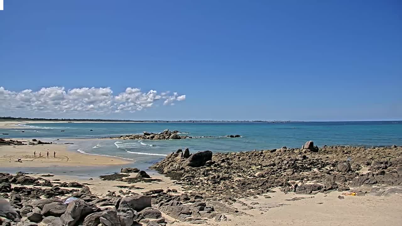 Plouescat Beach Line & City PTZ Live Cam - Morlaix, Finistère, Bretagne, France