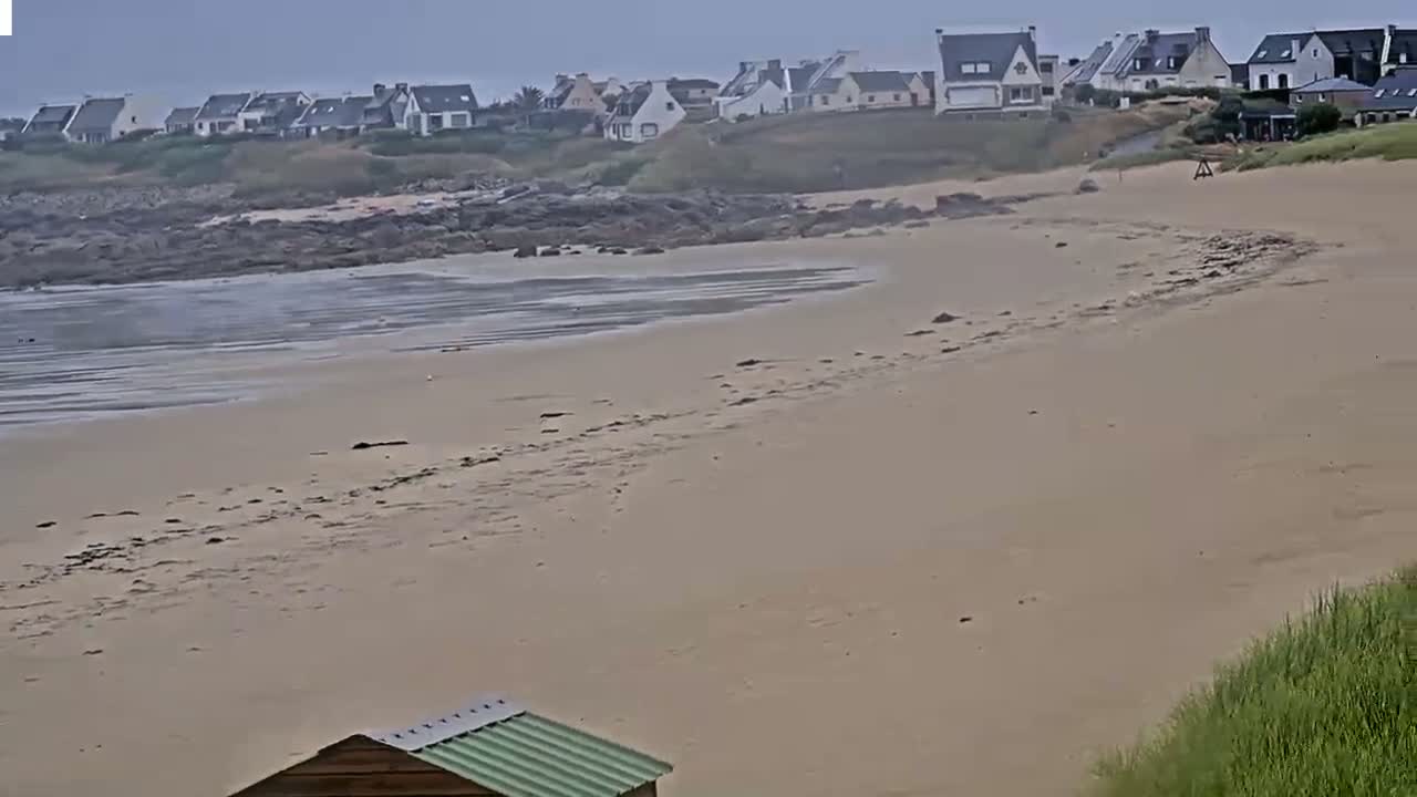 Plouescat Beach Line & City PTZ Live Cam - Morlaix, Finistère, Bretagne, France