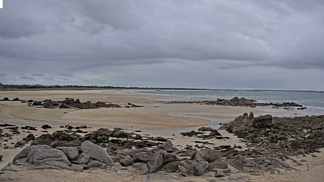 Plouescat Beach Line & City PTZ Live Cam - Morlaix, Finistère, Bretagne, France