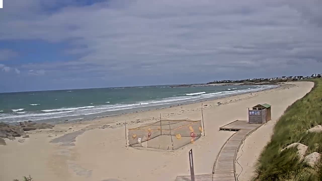 Plouescat Beach Line & City PTZ Live Cam - Morlaix, Finistère, Bretagne, France