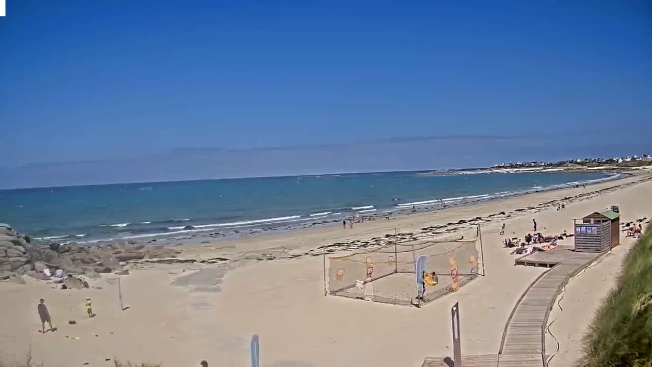Plouescat Beach Line & City PTZ Live Cam - Morlaix, Finistère, Bretagne, France