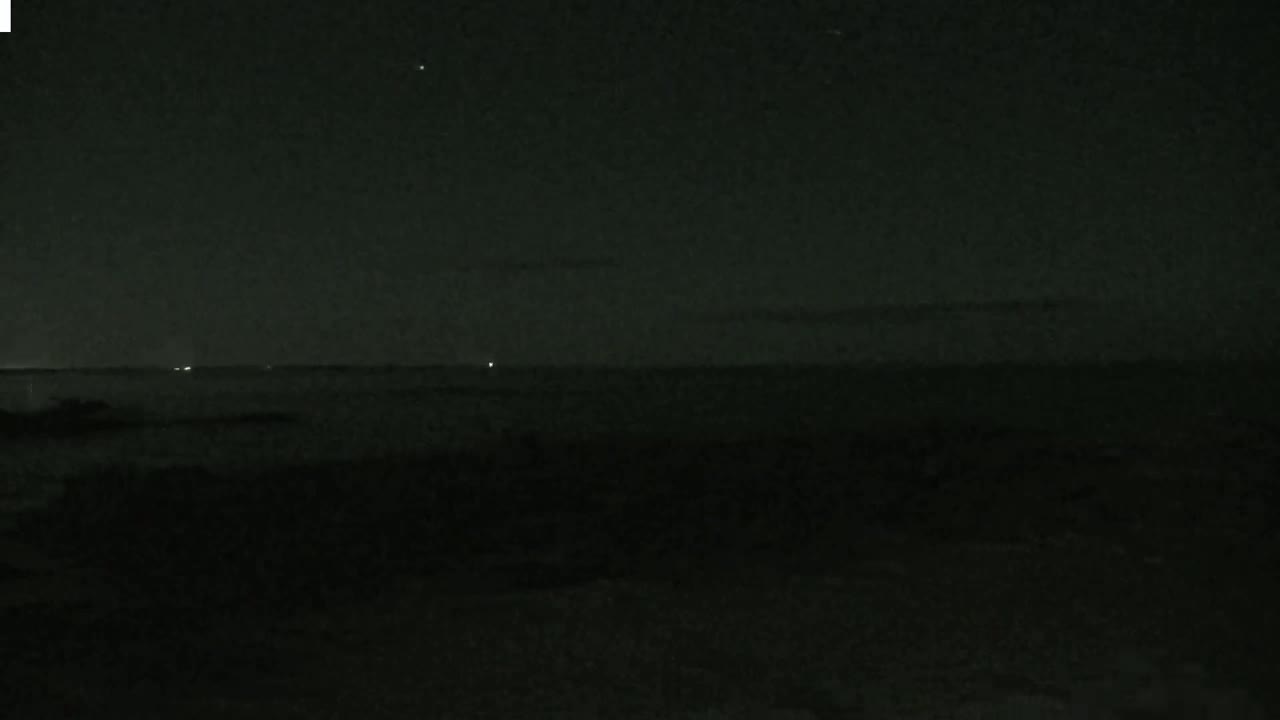 Plouescat Beach Line & City PTZ Live Cam - Morlaix, Finistère, Bretagne, France