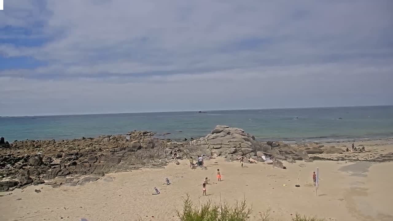 Plouescat Beach Line & City PTZ Live Cam - Morlaix, Finistère, Bretagne, France
