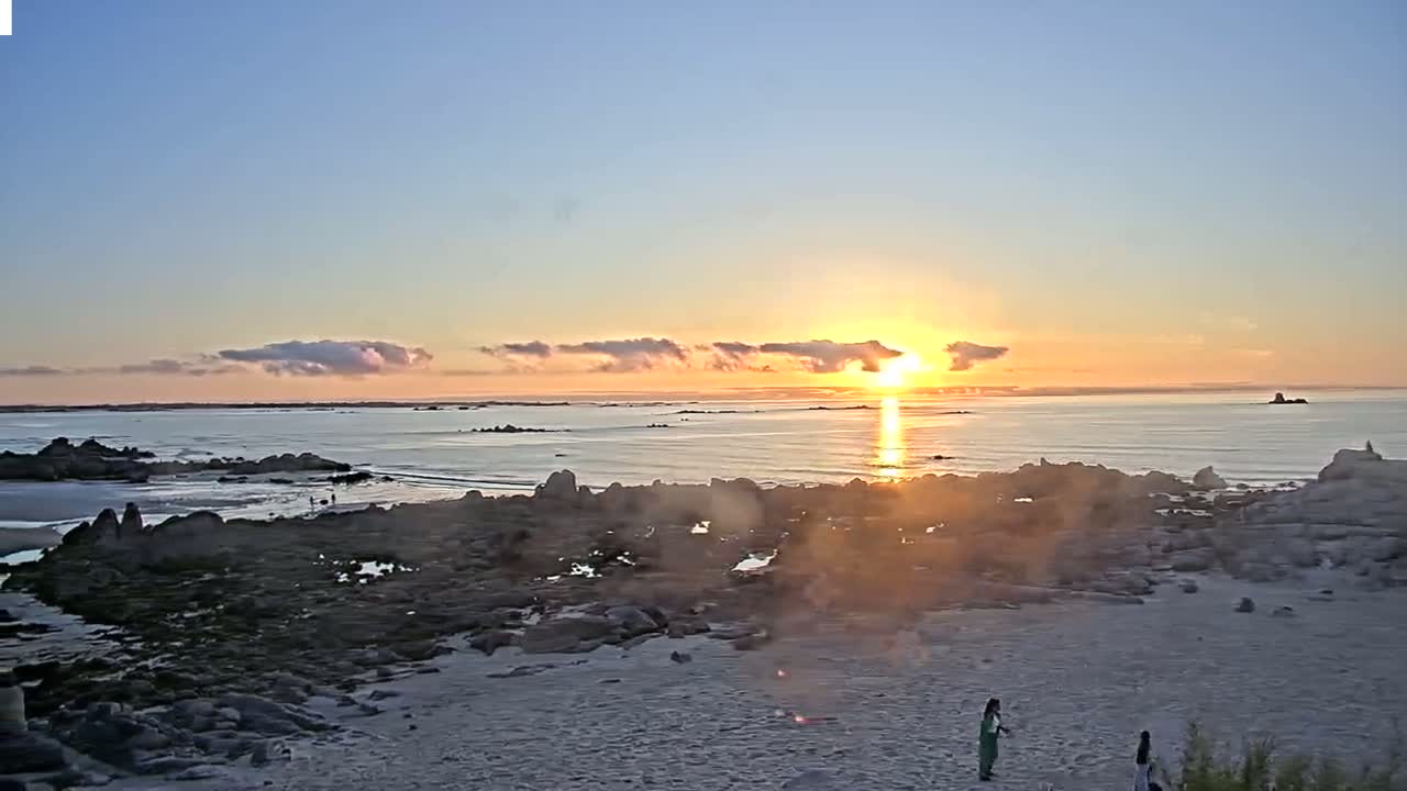 Plouescat Beach Line & City PTZ Live Cam - Morlaix, Finistère, Bretagne, France