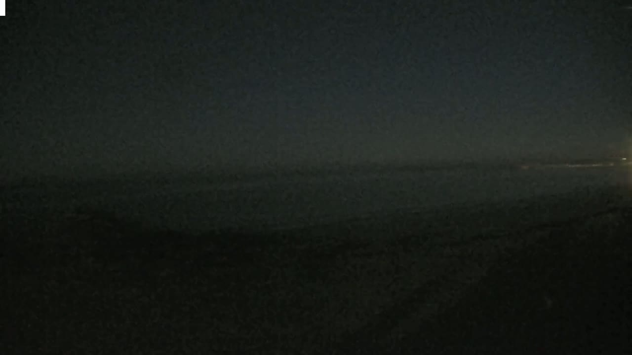 Plouescat Beach Line & City PTZ Live Cam - Morlaix, Finistère, Bretagne, France