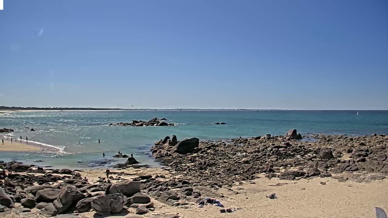 Plouescat Beach Line & City PTZ Live Cam - Morlaix, Finistère, Bretagne, France