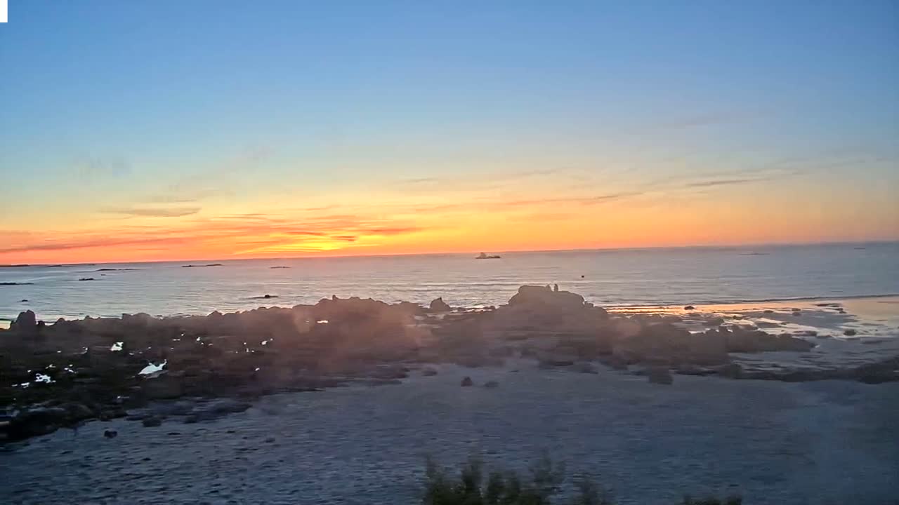 Plouescat Beach Line & City PTZ Live Cam - Morlaix, Finistère, Bretagne, France