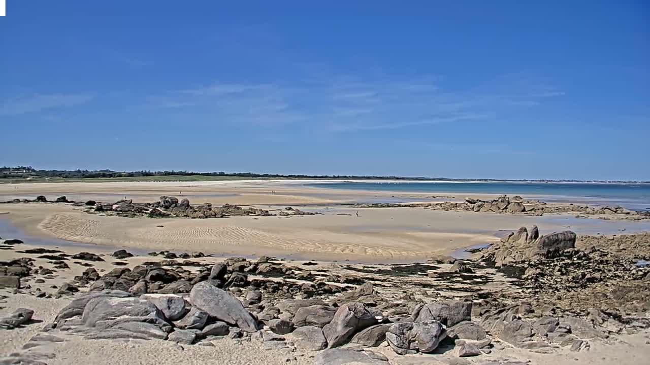 Plouescat Beach Line & City PTZ Live Cam - Morlaix, Finistère, Bretagne, France