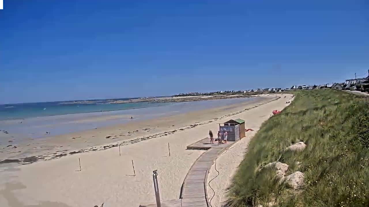 Plouescat Beach Line & City PTZ Live Cam - Morlaix, Finistère, Bretagne, France