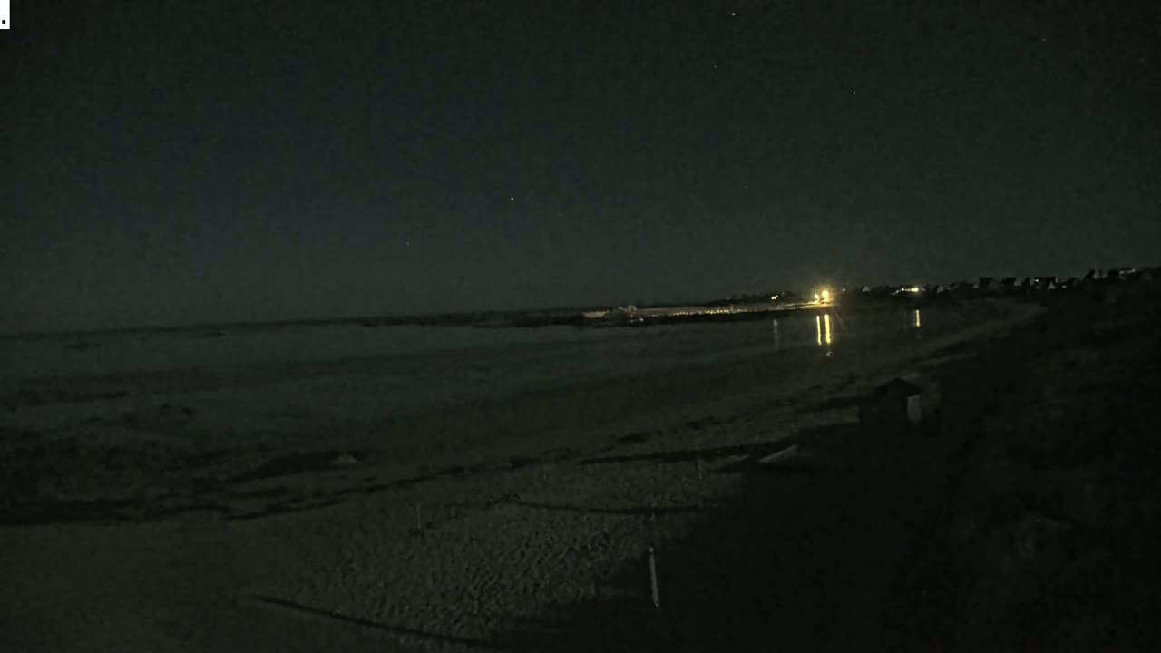 Plouescat Beach Line & City PTZ Live Cam - Morlaix, Finistère, Bretagne, France