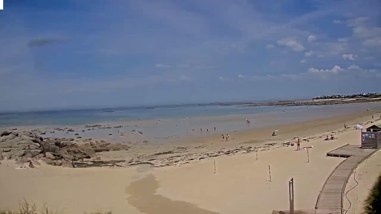 Plouescat Beach Line & City PTZ Live Cam - Morlaix, Finistère, Bretagne, France