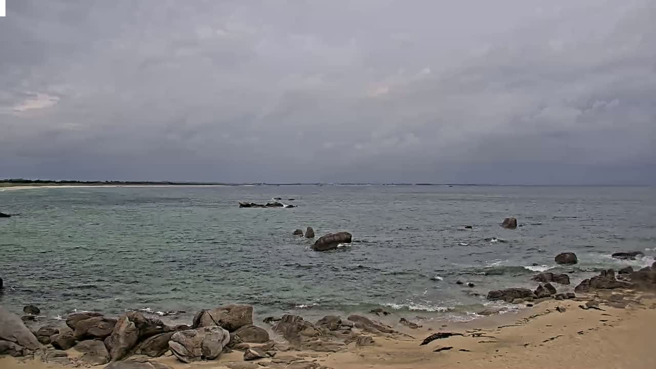 Plouescat Beach Line & City PTZ Live Cam - Morlaix, Finistère, Bretagne, France