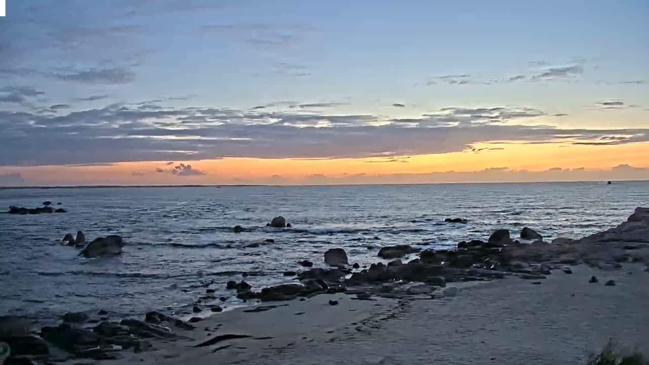Plouescat Beach Line & City PTZ Live Cam - Morlaix, Finistère, Bretagne, France