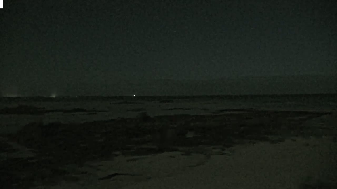 Plouescat Beach Line & City PTZ Live Cam - Morlaix, Finistère, Bretagne, France