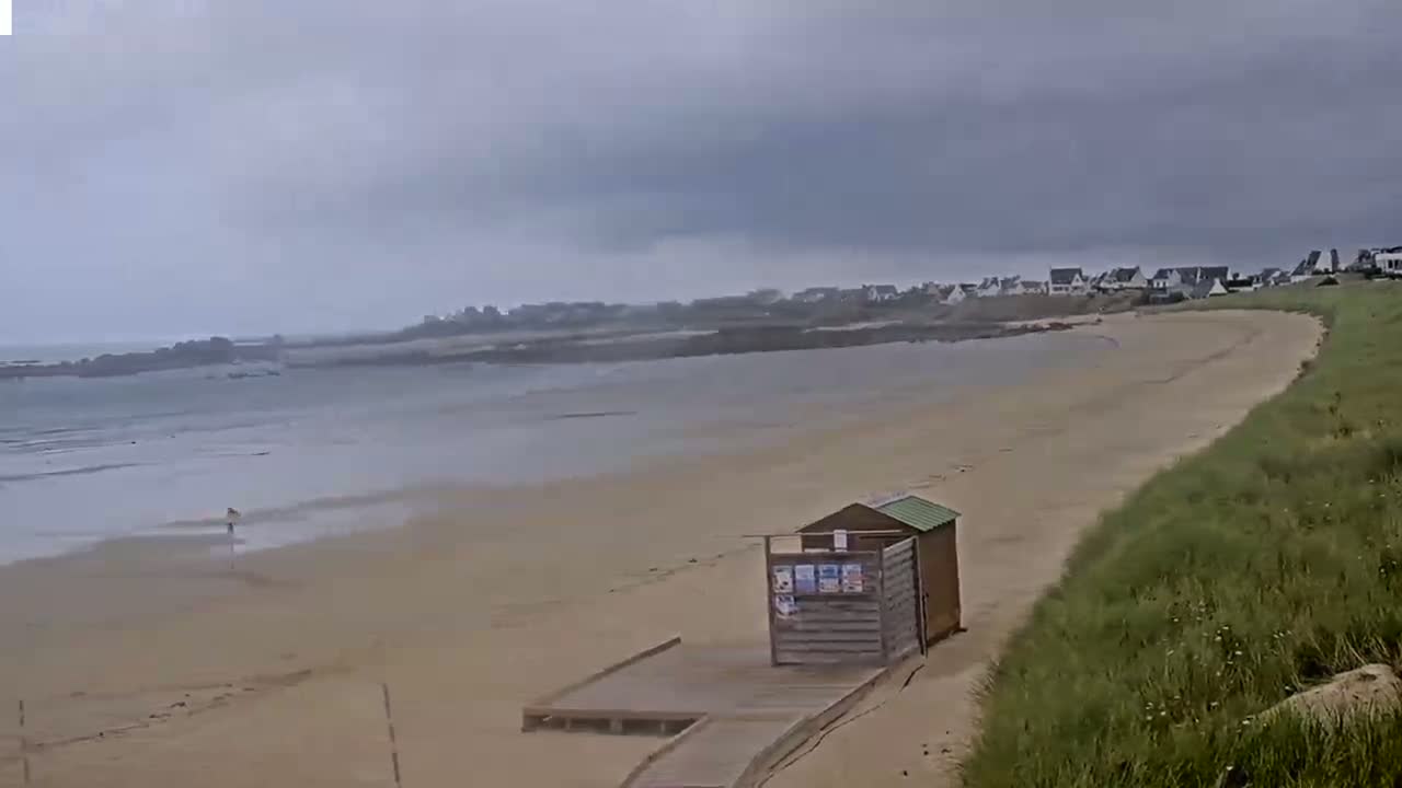 Plouescat Beach Line & City PTZ Live Cam - Morlaix, Finistère, Bretagne, France