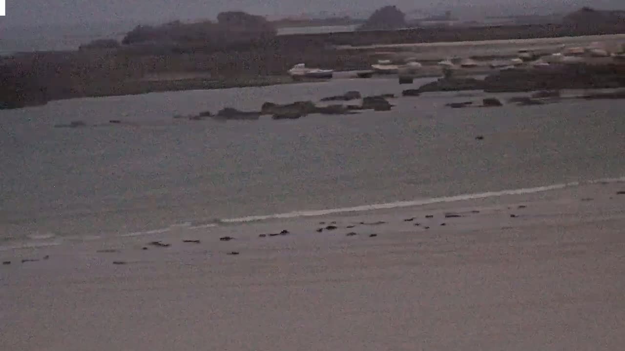 Plouescat Beach Line & City PTZ Live Cam - Morlaix, Finistère, Bretagne, France