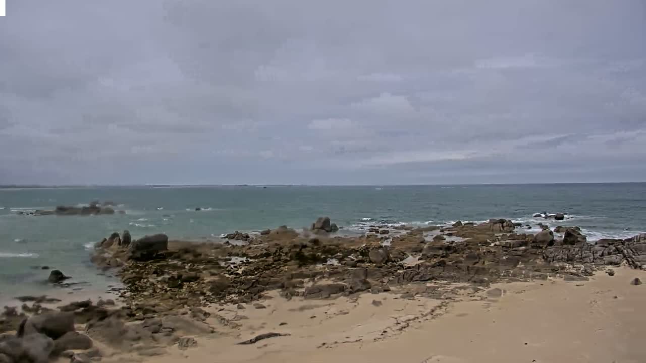 Plouescat Beach Line & City PTZ Live Cam - Morlaix, Finistère, Bretagne, France
