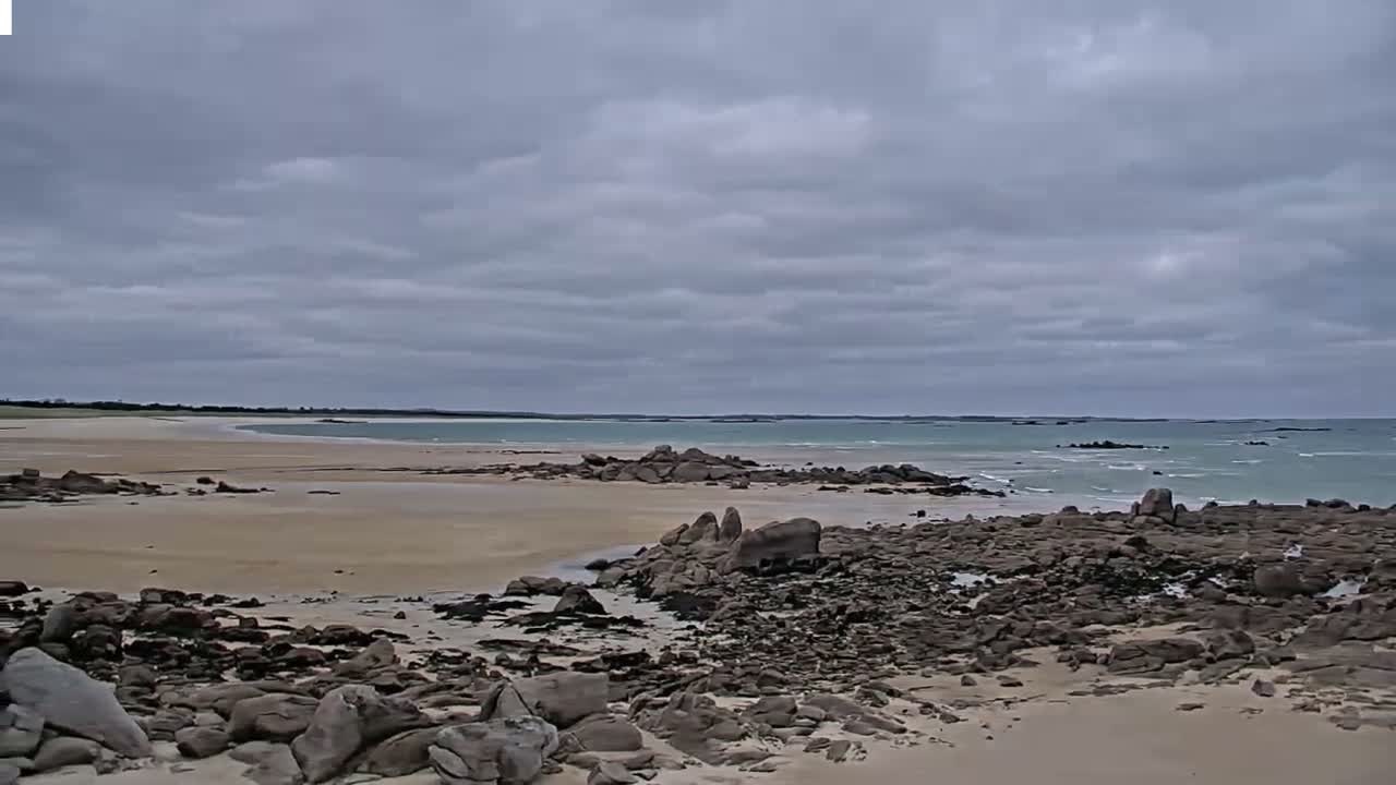 Plouescat Beach Line & City PTZ Live Cam - Morlaix, Finistère, Bretagne, France