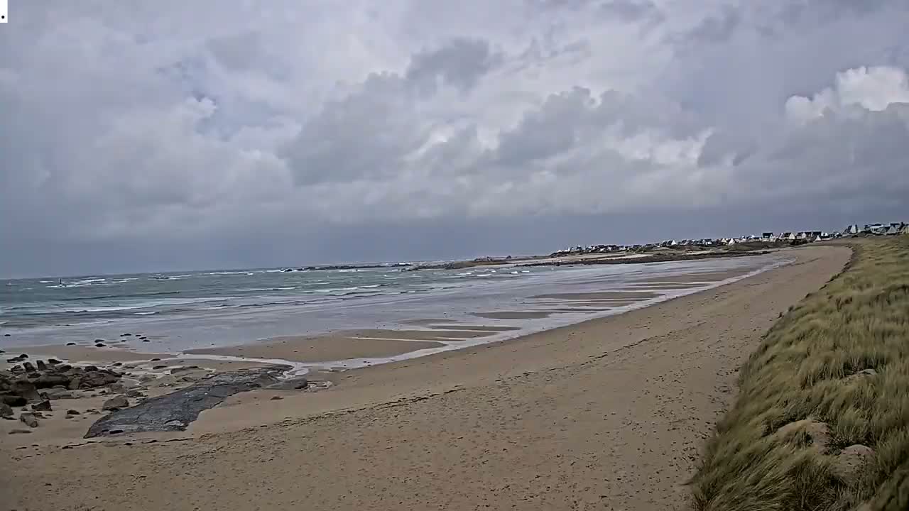 Plouescat Beach Line & City PTZ Live Cam - Morlaix, Finistère, Bretagne, France