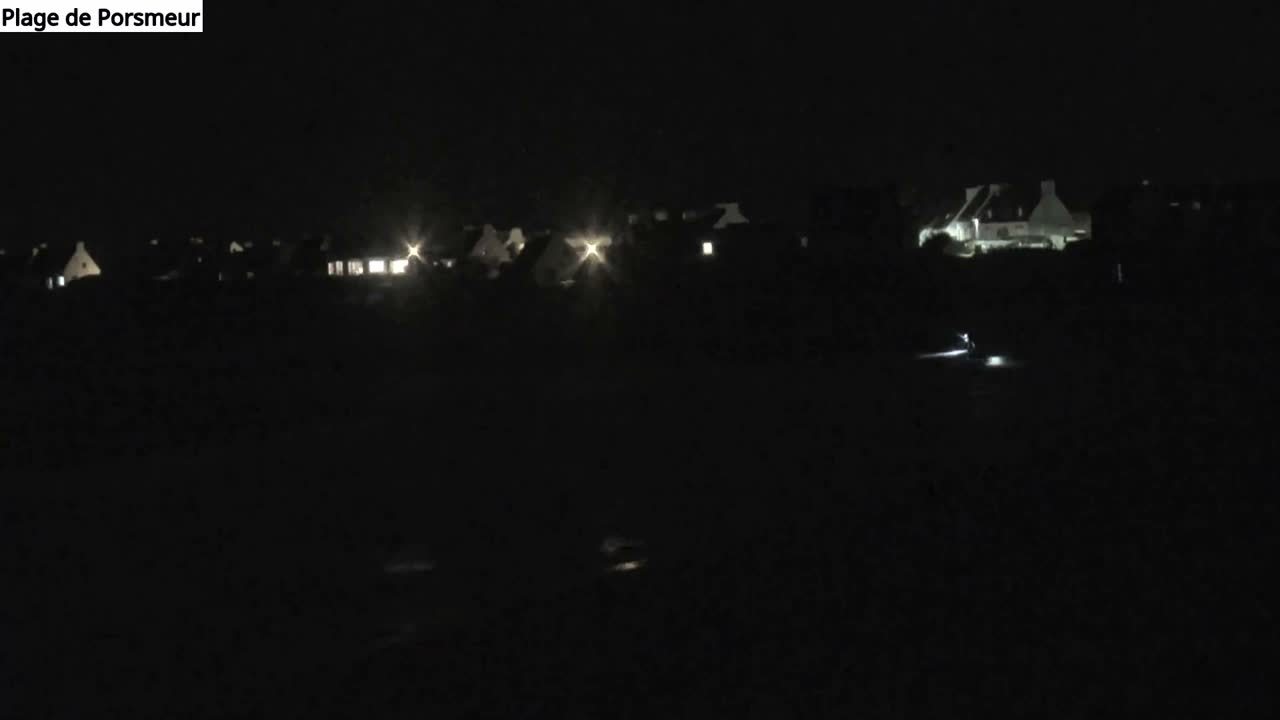 Plouescat Beach Line & City PTZ Live Cam - Morlaix, Finistère, Bretagne, France