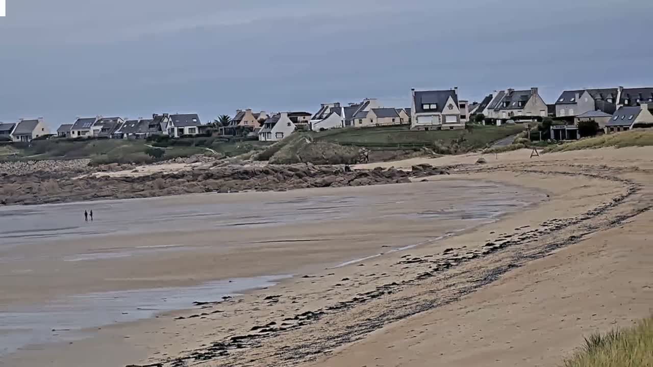 Plouescat Beach Line & City PTZ Live Cam - Morlaix, Finistère, Bretagne, France