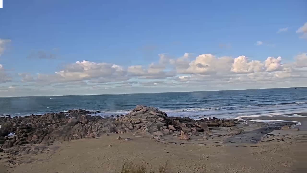 Plouescat Beach Line & City PTZ Live Cam - Morlaix, Finistère, Bretagne, France