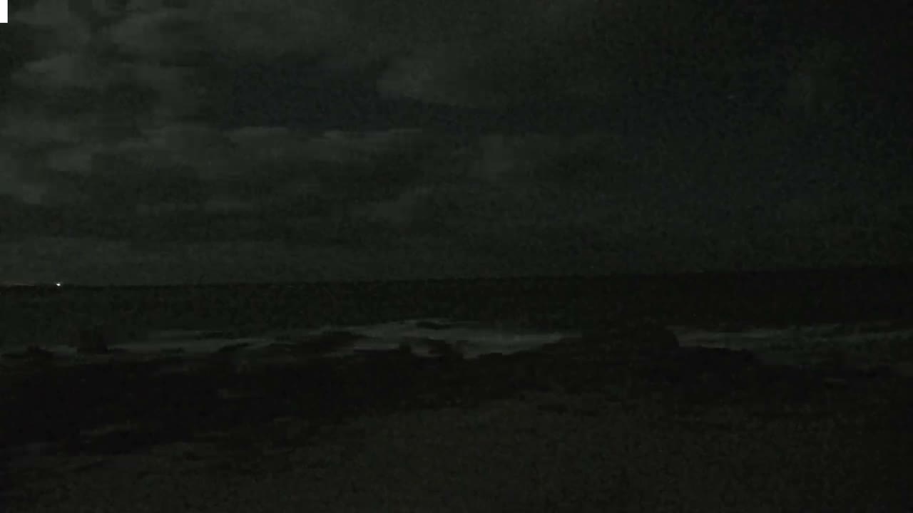 Plouescat Beach Line & City PTZ Live Cam - Morlaix, Finistère, Bretagne, France
