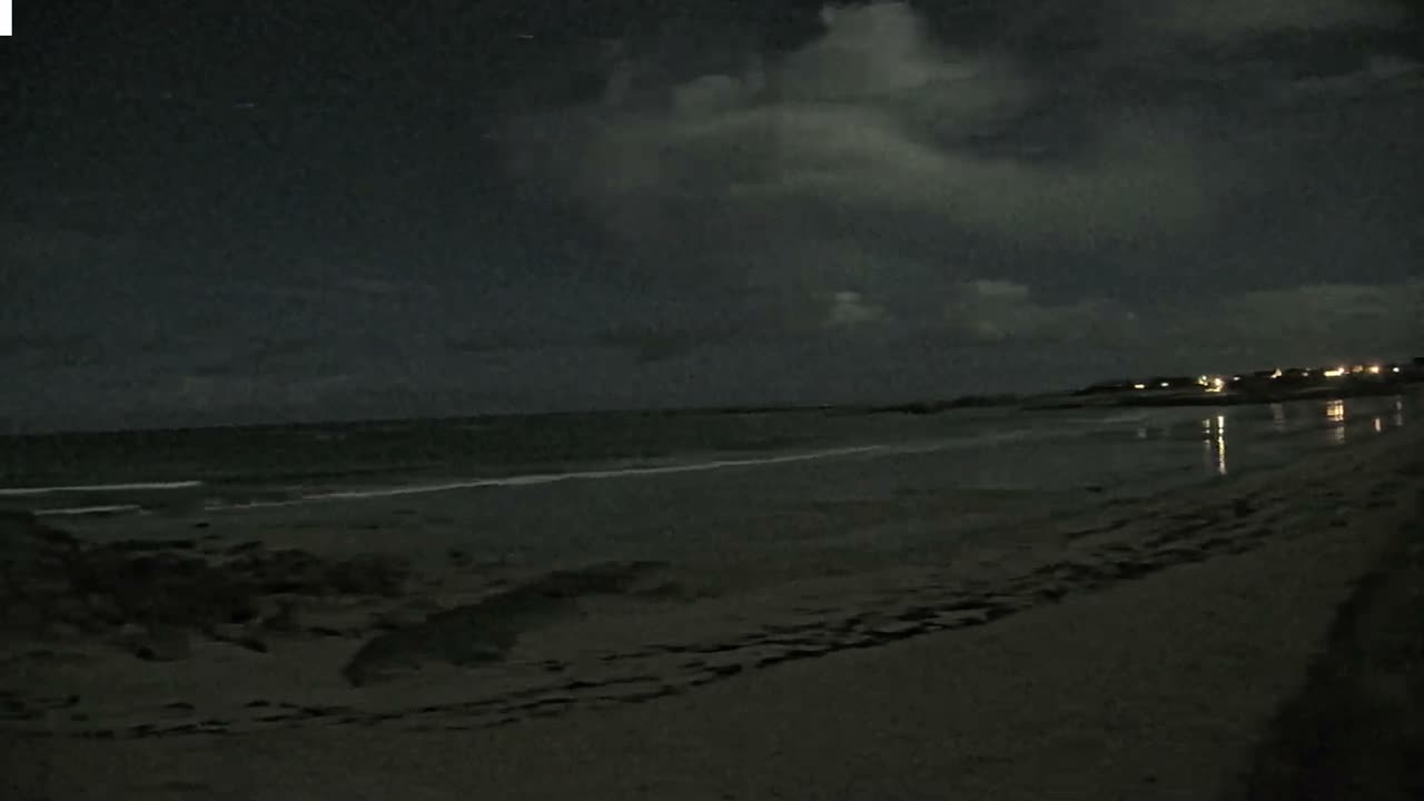 Plouescat Beach Line & City PTZ Live Cam - Morlaix, Finistère, Bretagne, France