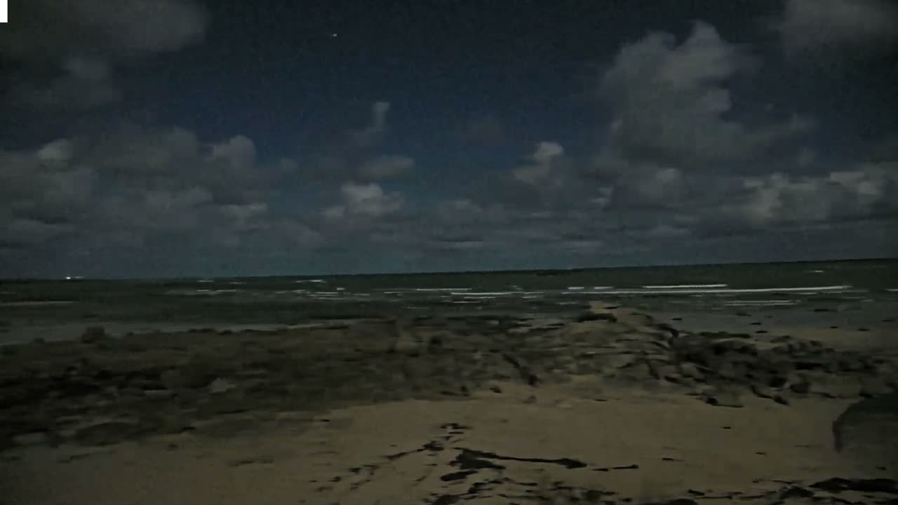 Plouescat Beach Line & City PTZ Live Cam - Morlaix, Finistère, Bretagne, France