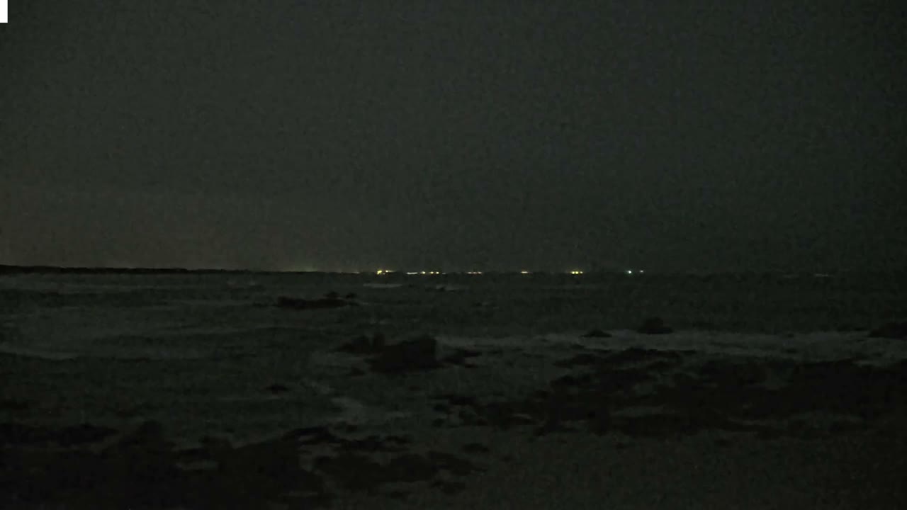 Plouescat Beach Line & City PTZ Live Cam - Morlaix, Finistère, Bretagne, France
