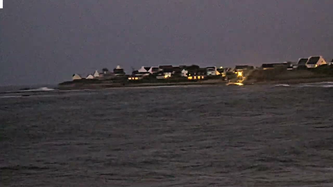 Plouescat Beach Line & City PTZ Live Cam - Morlaix, Finistère, Bretagne, France